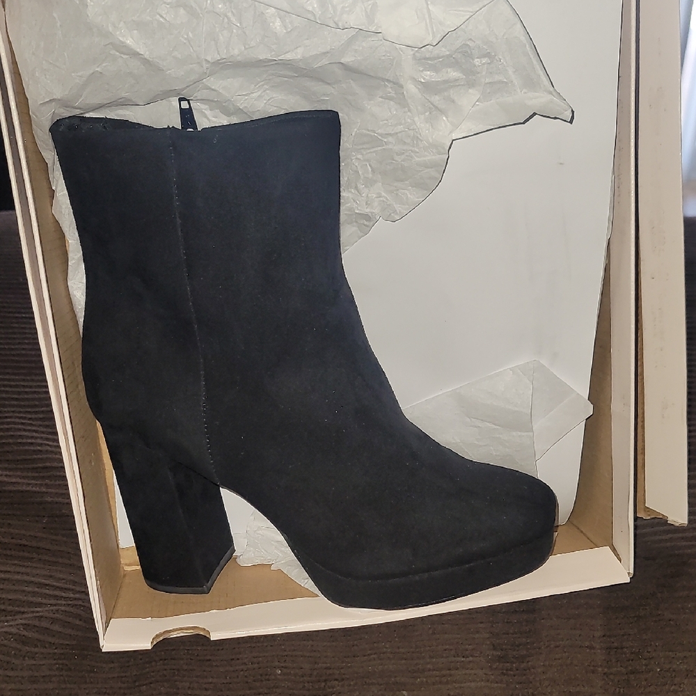 New LC Lauren Conrad Black suede Ankle Boots